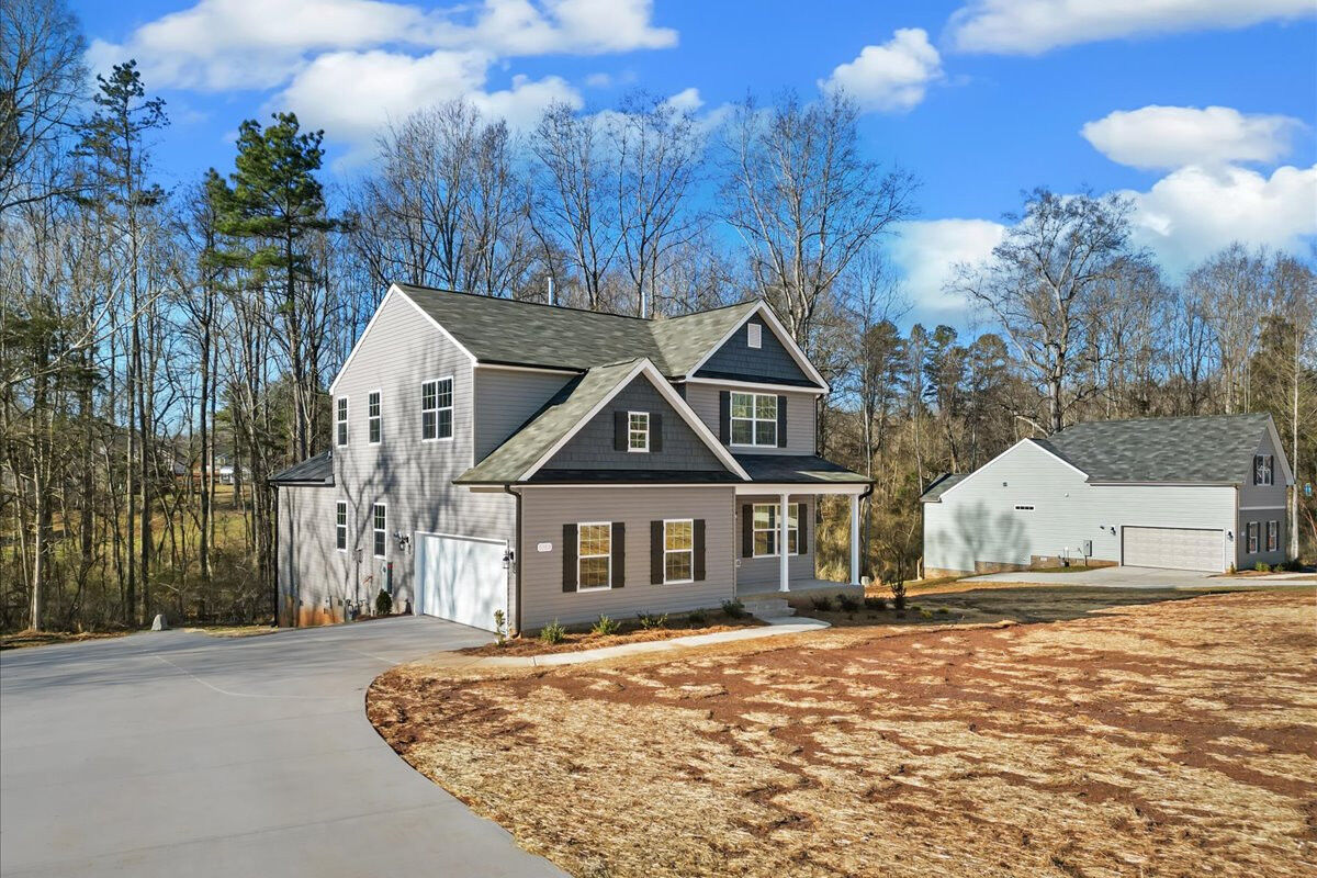 https://assets.windsorhomes.us/img/Bailey_A_SWS_lot2_5189-Salem-Church-Rd_exterior_front.jpg