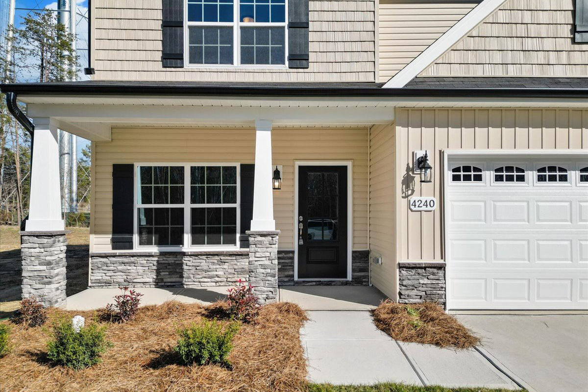 https://assets.windsorhomes.us/img/Bailey_C_CCK_lot95_4240-Canter-Creek-Lane_02-front-porch.jpg