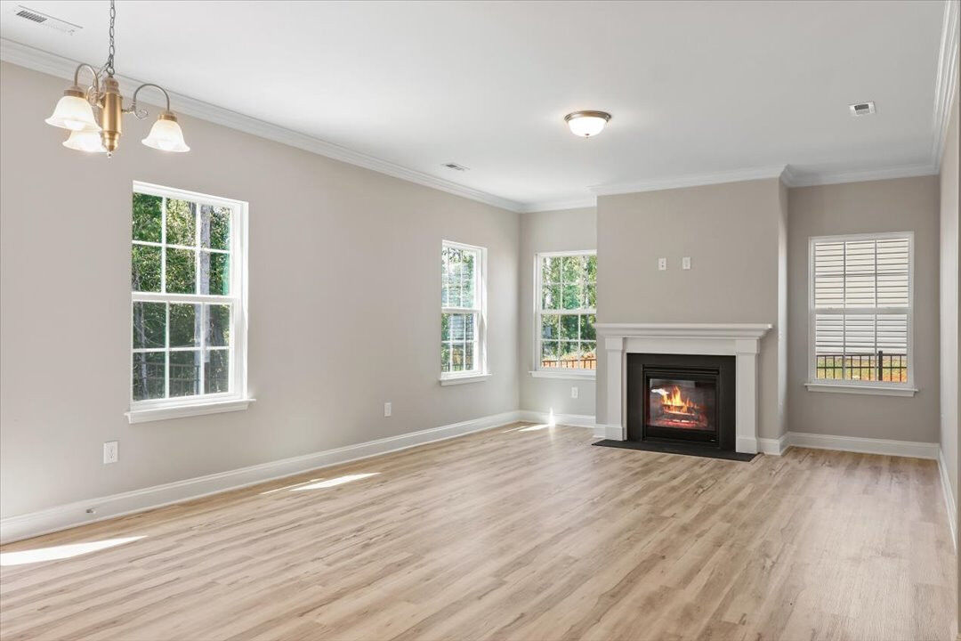 https://assets.windsorhomes.us/img/Cameron_C_VR_lot41_1730_Langlais_Drive_Great_Room.jpg