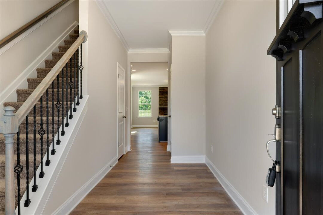 https://assets.windsorhomes.us/img/Columbia_C_AB_8_2160_Campbell_loop_foyer.jpg