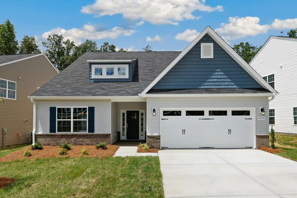 https://assets.windsorhomes.us/img/Cotswold_D_CCK_lot3_4223_Canter-Creek-Lane_exterior_cropped.jpg