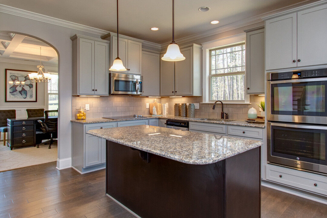 https://assets.windsorhomes.us/img/Hickory_B_HFW_lot15_2644-Lunsford-Rd_kitchen.jpg