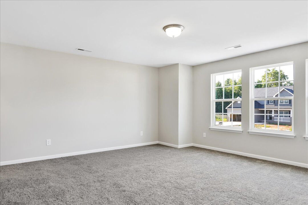 https://assets.windsorhomes.us/img/Lexington_elvF_KL_lot52_1318_Reading_Ct_Bedroom.jpg