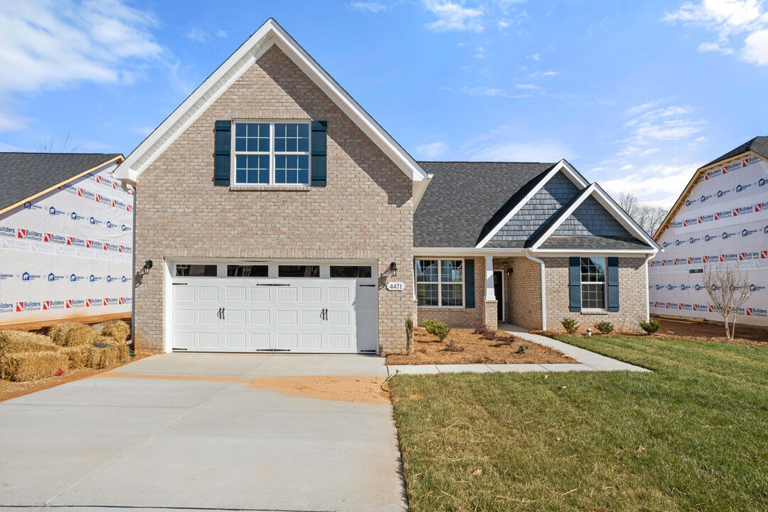 https://assets.windsorhomes.us/img/Midland-II_E_RP_lot31_4471-Olivine-Ln(1).jpg