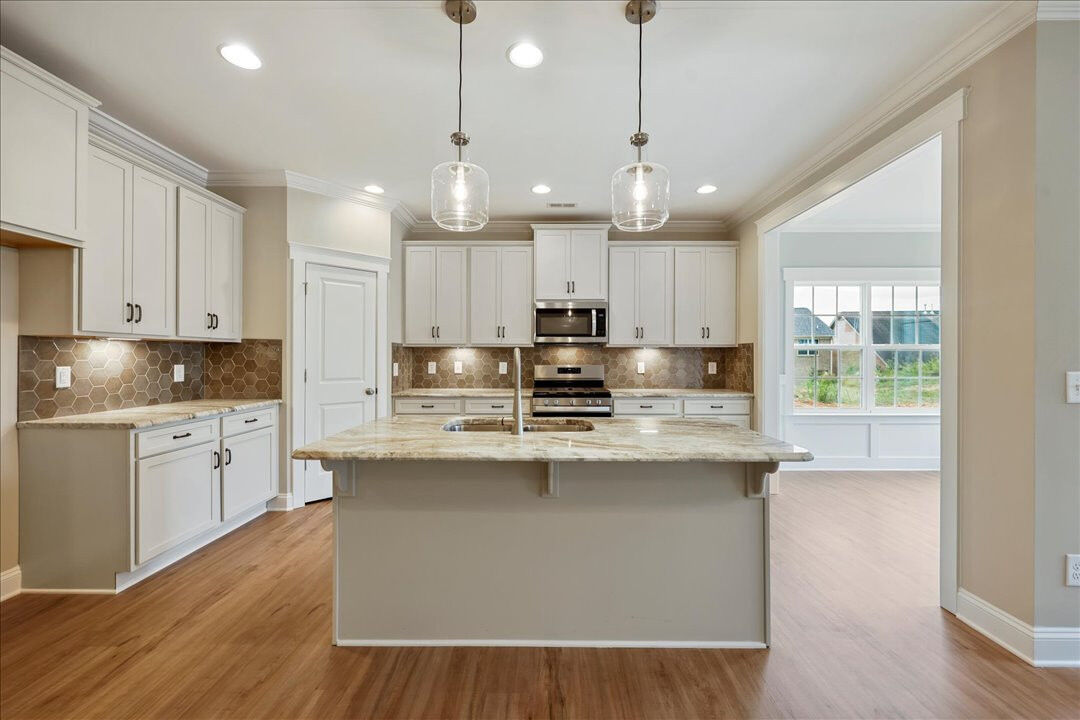 https://assets.windsorhomes.us/img/Pembroke_3_B_BD_lot30_3429_castlerock_dr_kitchen_view2.jpg