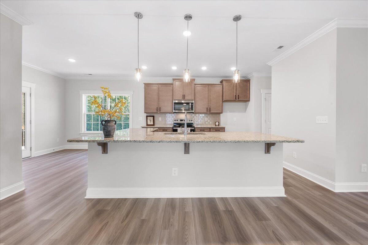 https://assets.windsorhomes.us/img/RFM_lot41_Bailey_elvE_413_Stonewell_Court_kitchen.jpg