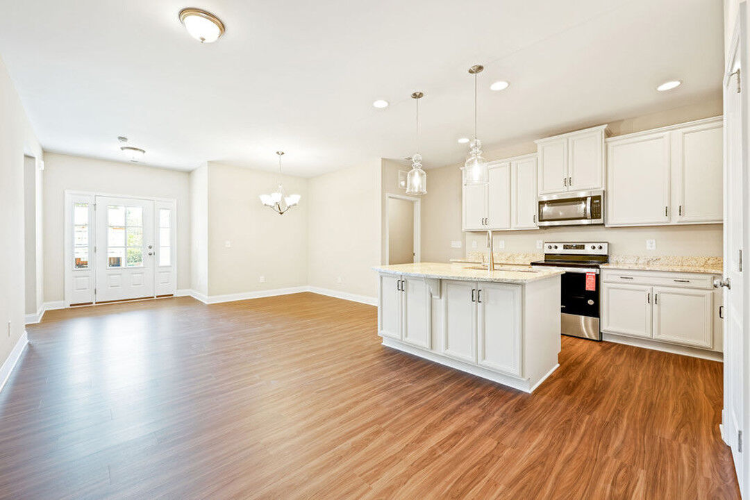 https://assets.windsorhomes.us/img/RFM_lot61_Somerset-3_elvD_6437-Rogers-Farm-Rd_int_foyer_kitchen.jpg