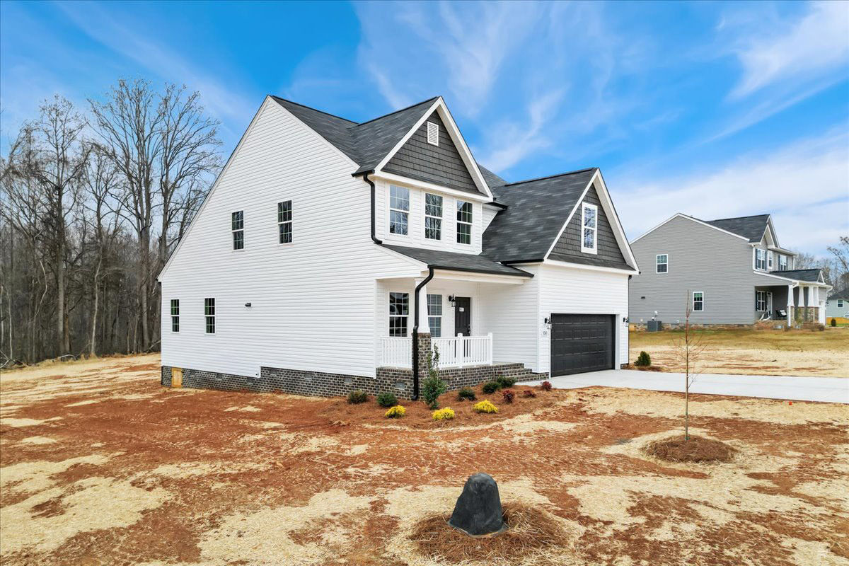 https://assets.windsorhomes.us/img/SWS_lot10_Richmond_A_5361_Salem_Woods_Dr_exterior_side.jpg