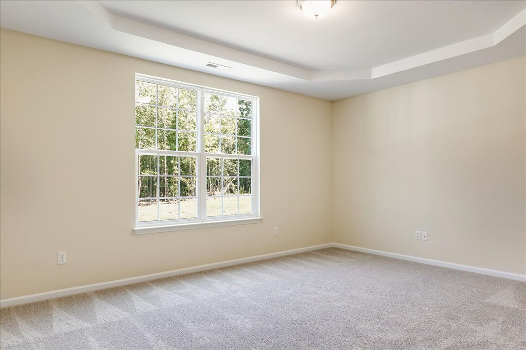 https://assets.windsorhomes.us/img/Seagrove_elvF_KL_lot38_1339_Reading_Ct_bedroom.jpg