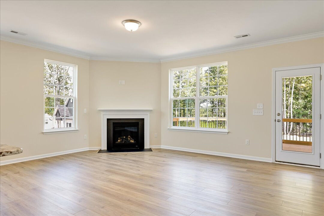 https://assets.windsorhomes.us/img/Seagrove_elvF_KL_lot38_1339_Reading_Ct_great_room.jpg
