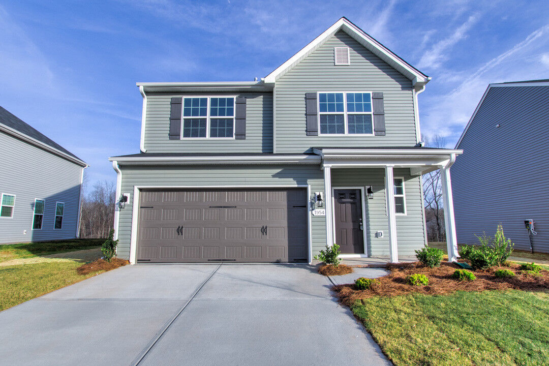 https://assets.windsorhomes.us/img/Southport_A_BM_lot255_1954-Rubywood_exterior-front.jpg