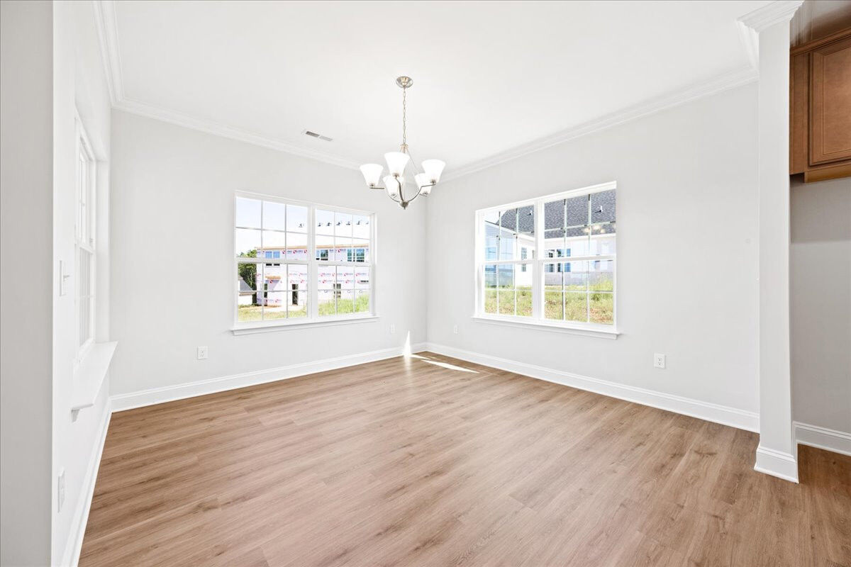https://assets.windsorhomes.us/img/VR_lot89_Pinehurst_elvB_1811_Parham_Drive_dining.jpg